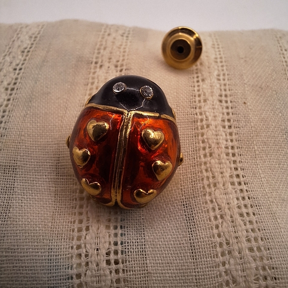 Avon Ladybug enamel gold tone heart rhinestone eye pin - Picture 1 of 3